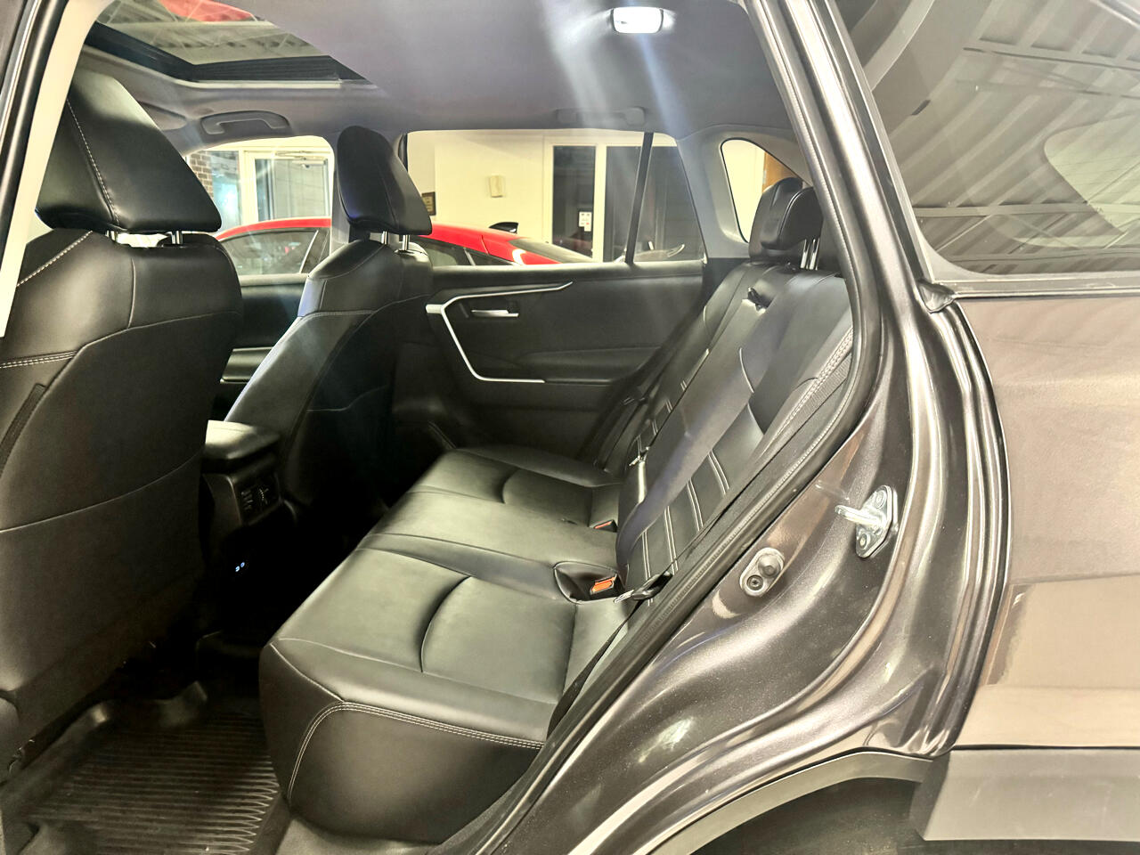 Toyota RAV4 XLE Premium AWD (Natl) 2025