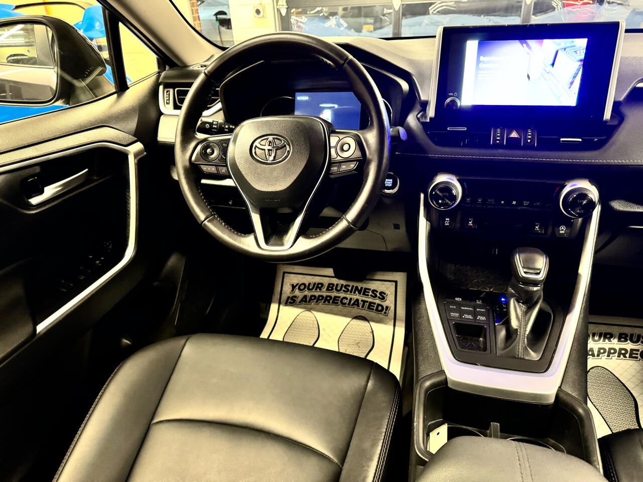 Toyota RAV4 XLE Premium AWD (Natl) 2025