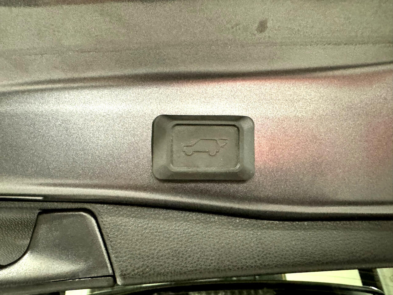 Toyota RAV4 XLE Premium AWD (Natl) 2025