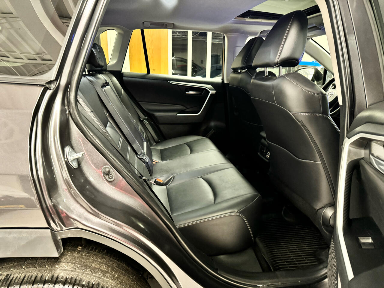 Toyota RAV4 XLE Premium AWD (Natl) 2025