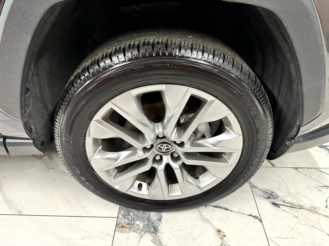 Toyota RAV4 XLE Premium AWD (Natl) 2025