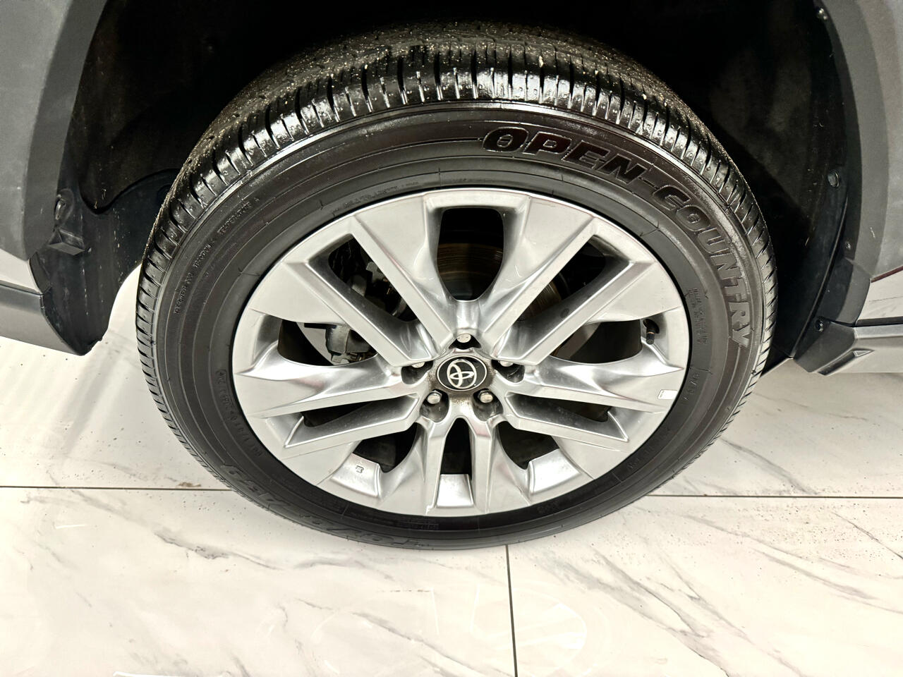 Toyota RAV4 XLE Premium AWD (Natl) 2025