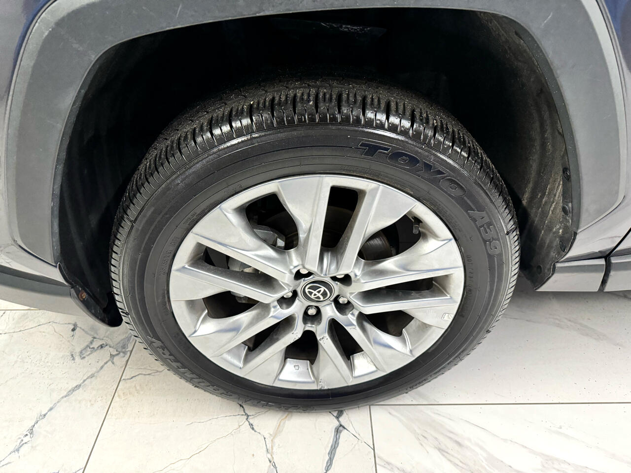 Toyota RAV4 XLE Premium AWD (Natl) 2025