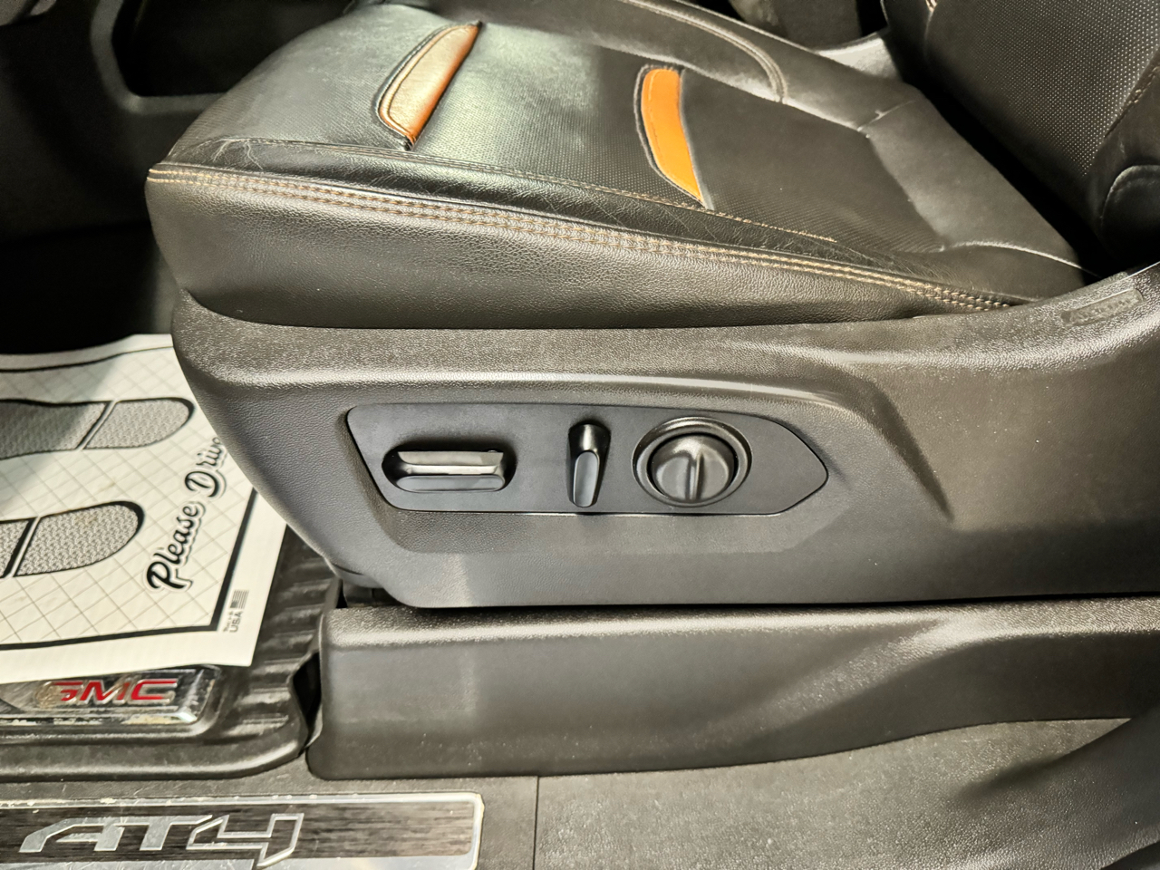 GMC Sierra 1500 4WD Crew Cab 157" AT4 2021