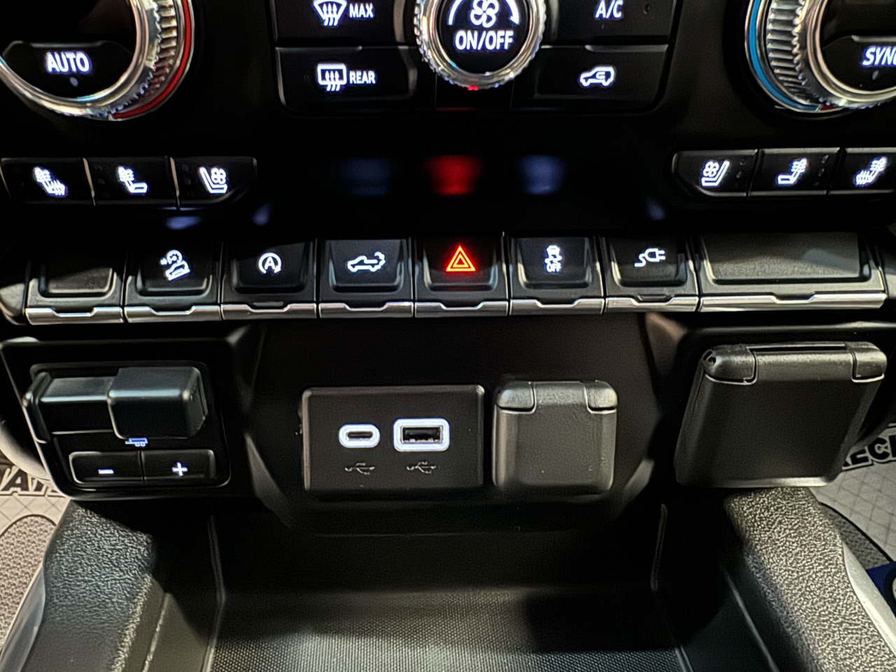 GMC Sierra 1500 4WD Crew Cab 157" AT4 2021