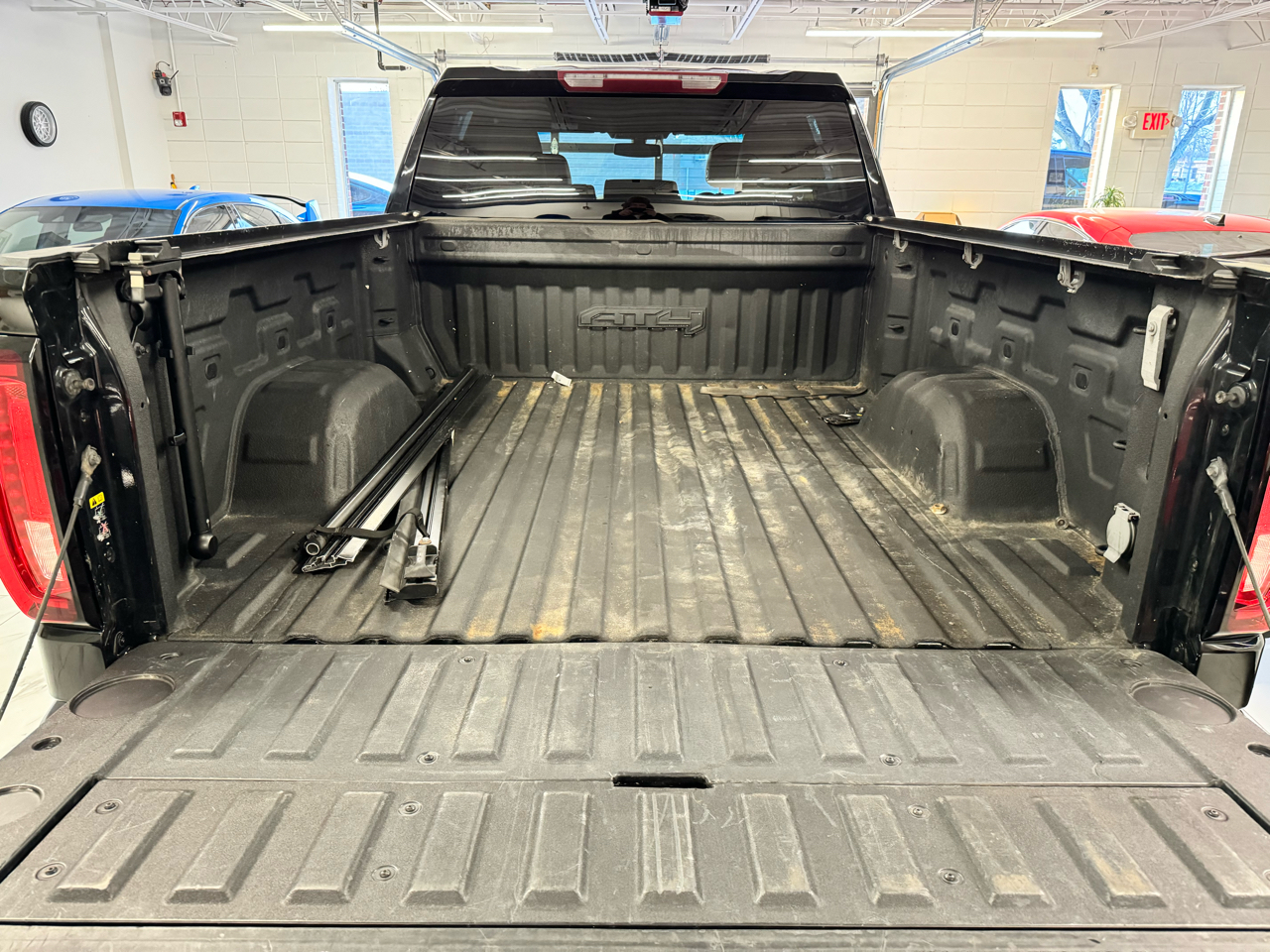 GMC Sierra 1500 4WD Crew Cab 157" AT4 2021