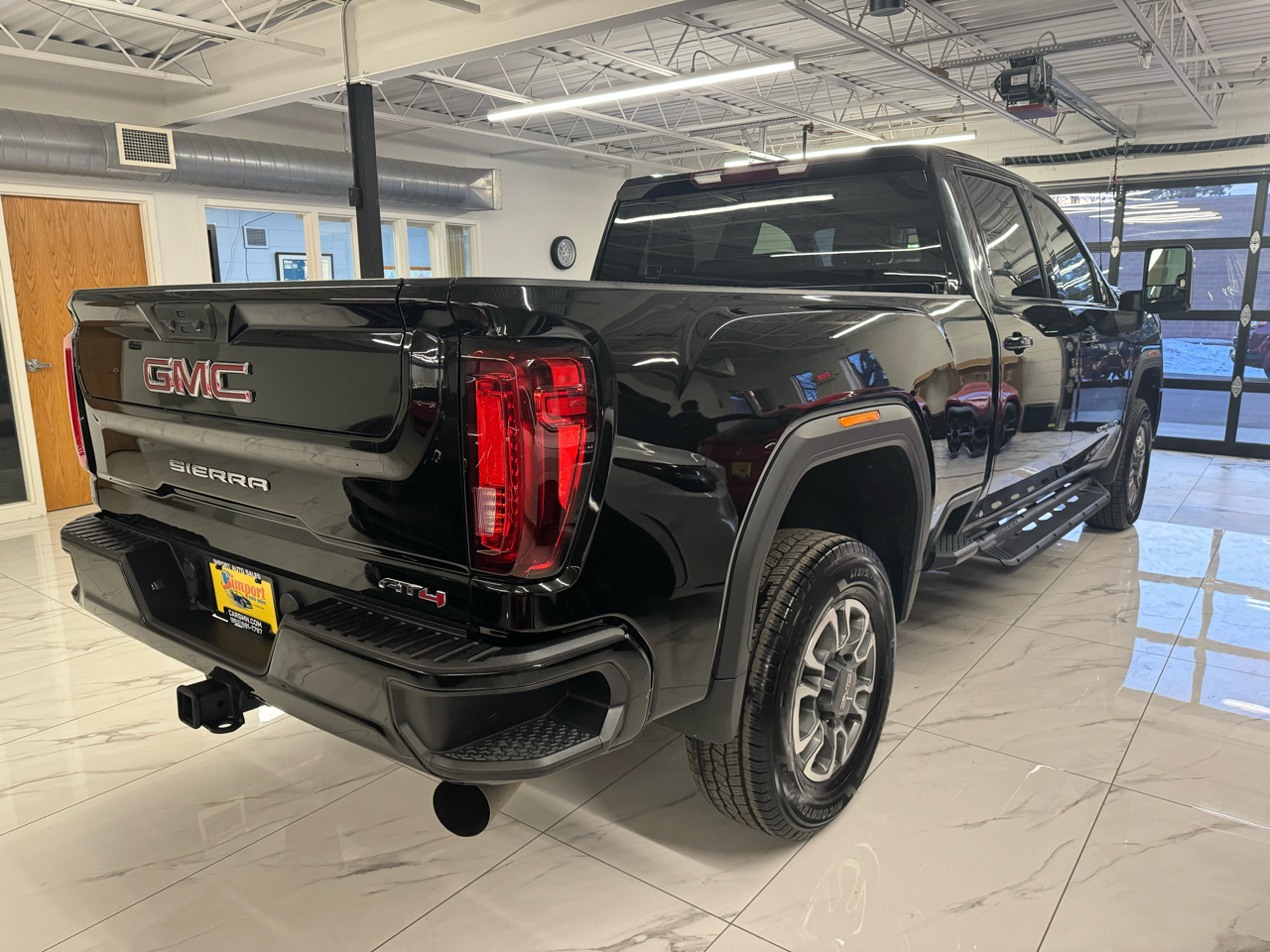 GMC Sierra 2500HD 4WD Crew Cab 159" AT4 2023