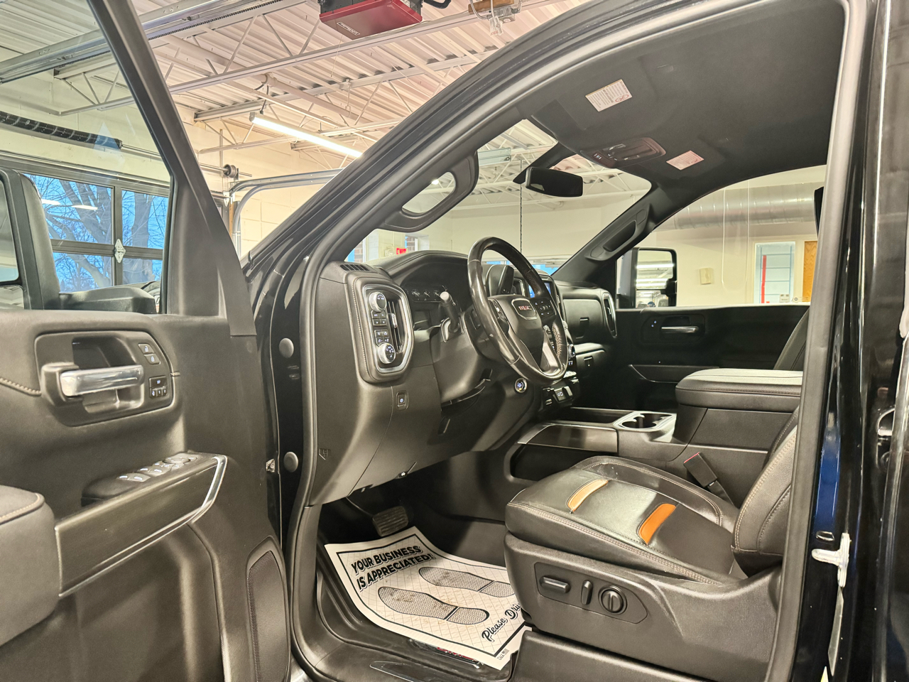 GMC Sierra 2500HD 4WD Crew Cab 159" AT4 2023