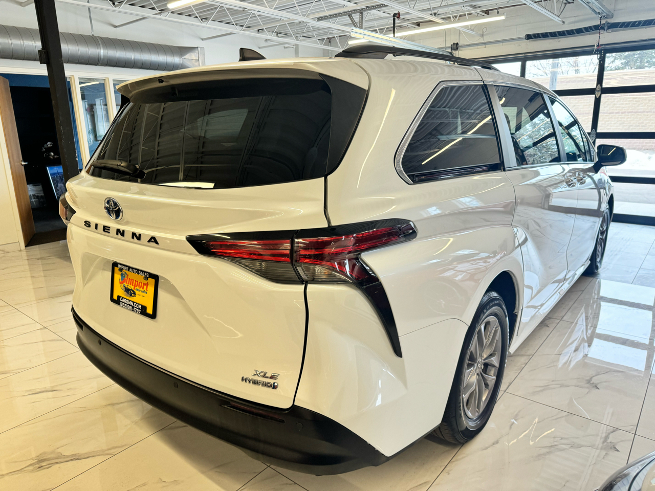 Toyota Sienna XLE FWD 7-Passenger (Natl) 2022
