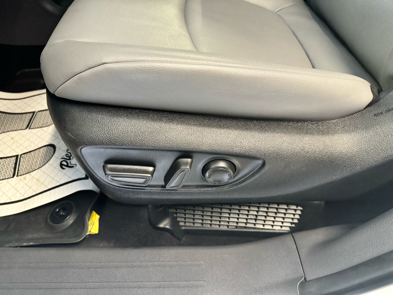 Toyota Sienna XLE FWD 7-Passenger (Natl) 2022