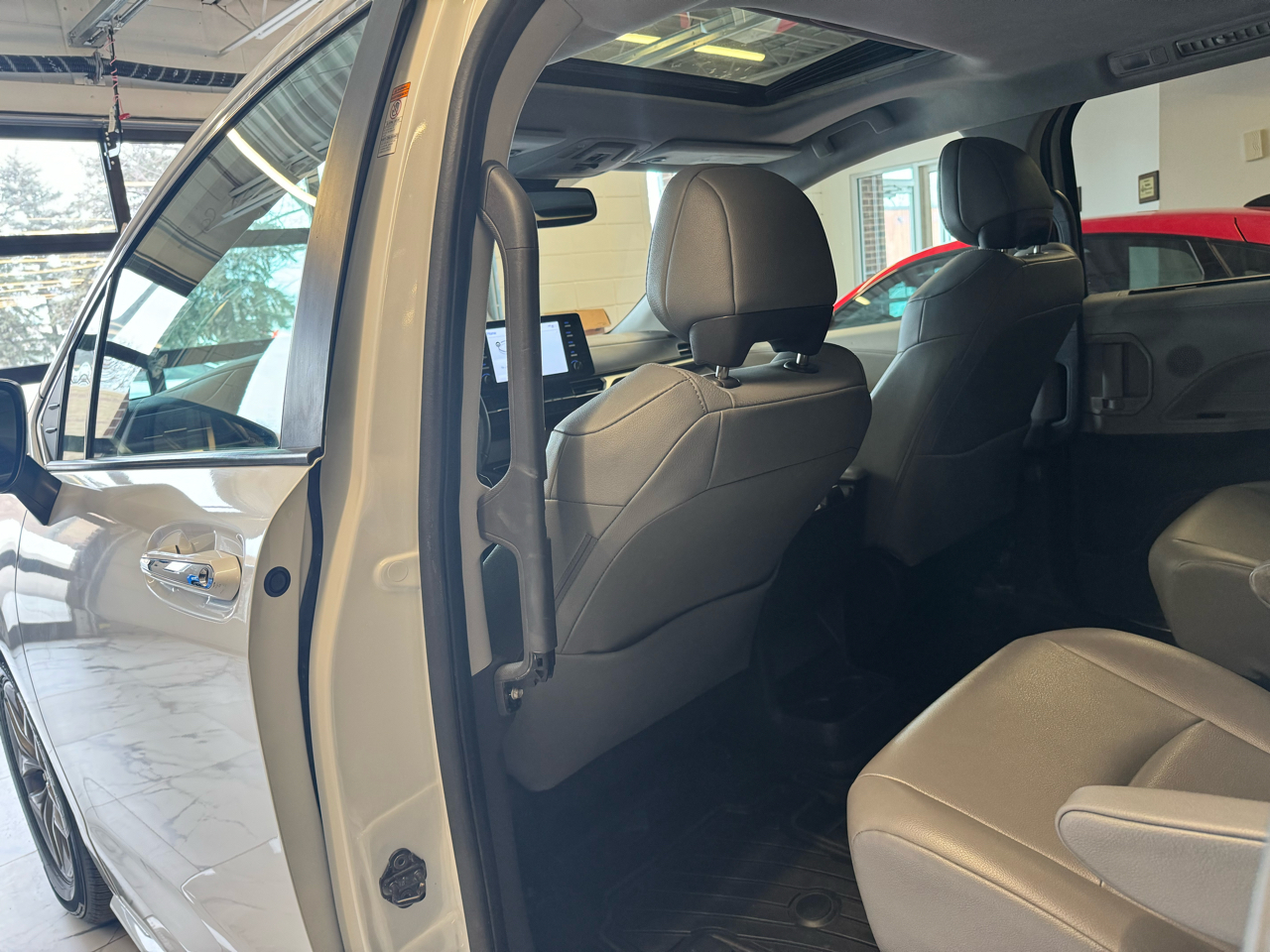 Toyota Sienna XLE FWD 7-Passenger (Natl) 2022