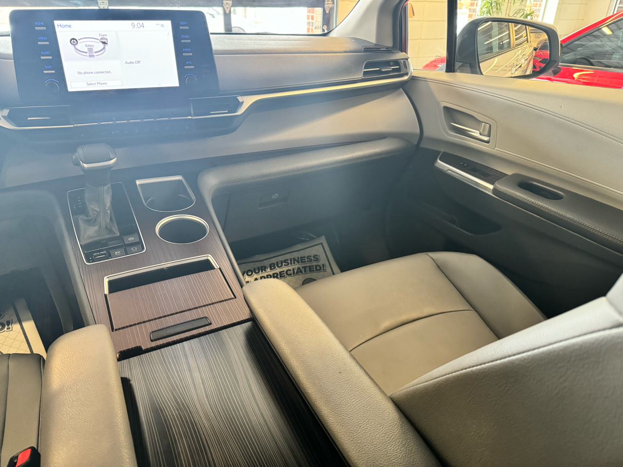 Toyota Sienna XLE FWD 7-Passenger (Natl) 2022