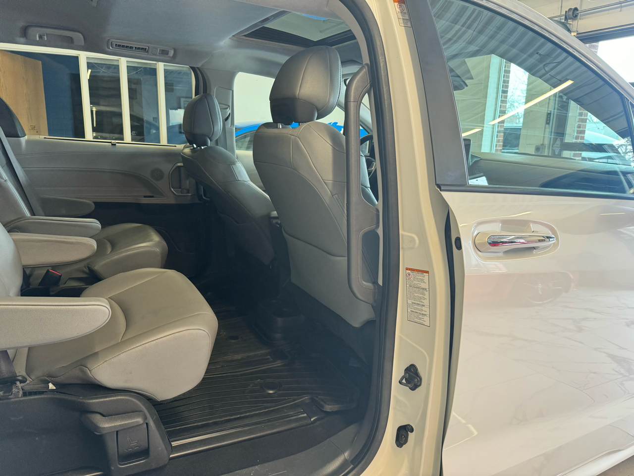 Toyota Sienna XLE FWD 7-Passenger (Natl) 2022