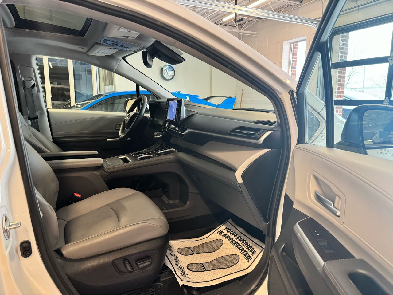 Toyota Sienna XLE FWD 7-Passenger (Natl) 2022