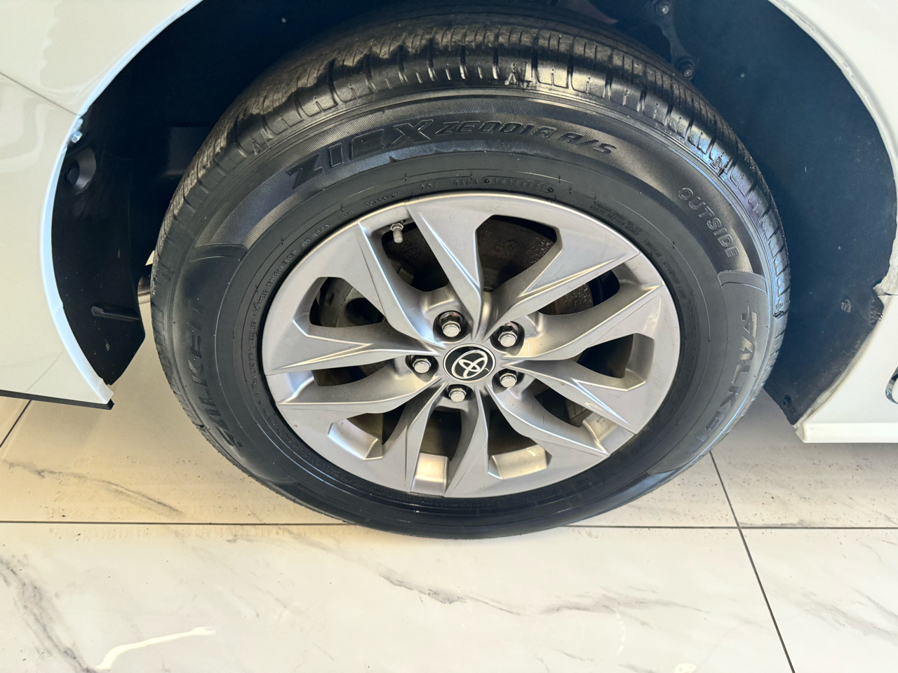 Toyota Sienna XLE FWD 7-Passenger (Natl) 2022