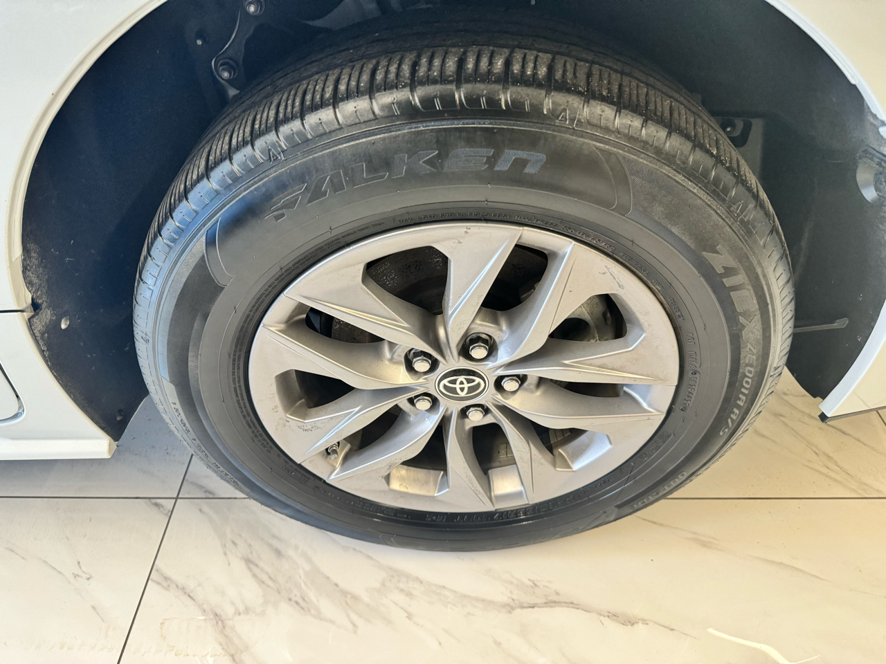 Toyota Sienna XLE FWD 7-Passenger (Natl) 2022