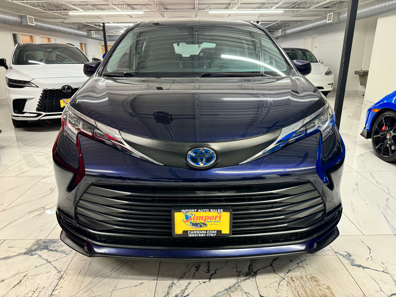 Toyota Sienna LE FWD 8-Passenger (Natl) 2021