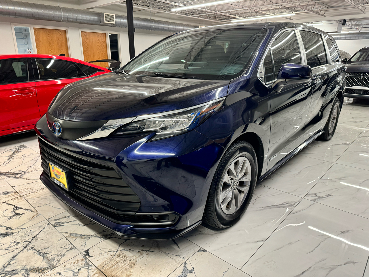 Toyota Sienna LE FWD 8-Passenger (Natl) 2021