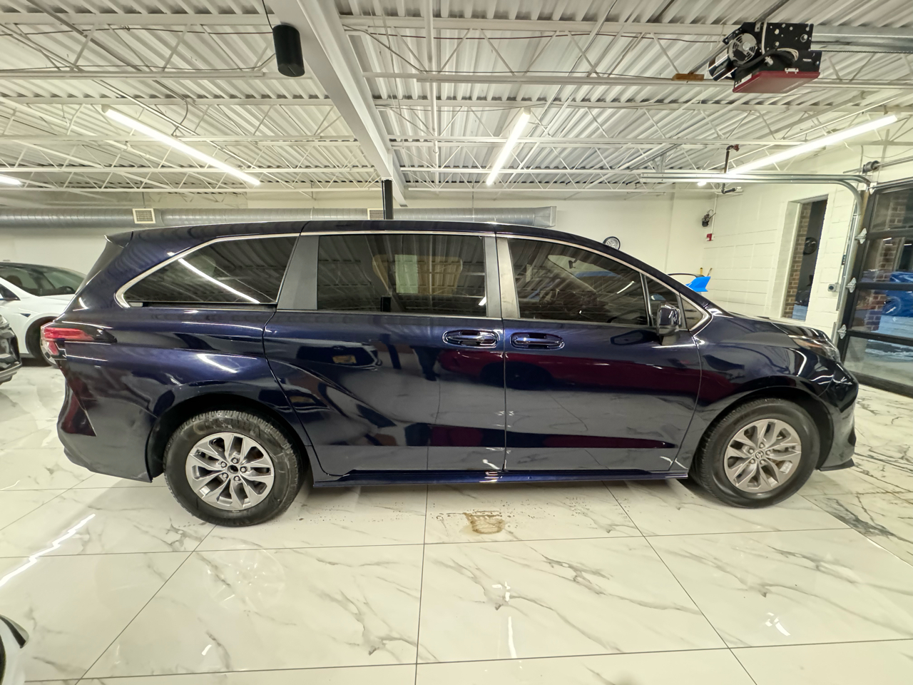 Toyota Sienna LE FWD 8-Passenger (Natl) 2021