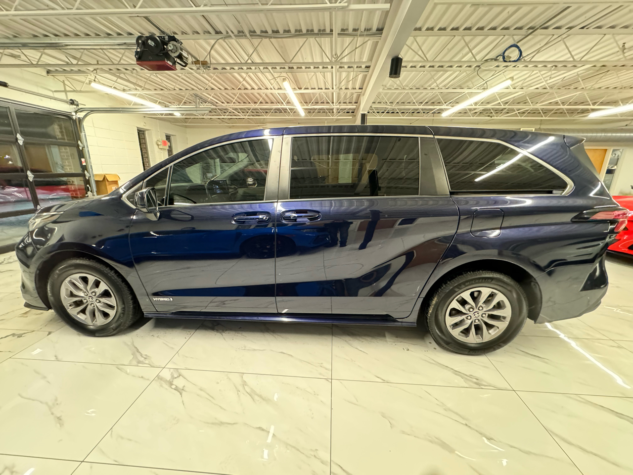 Toyota Sienna LE FWD 8-Passenger (Natl) 2021