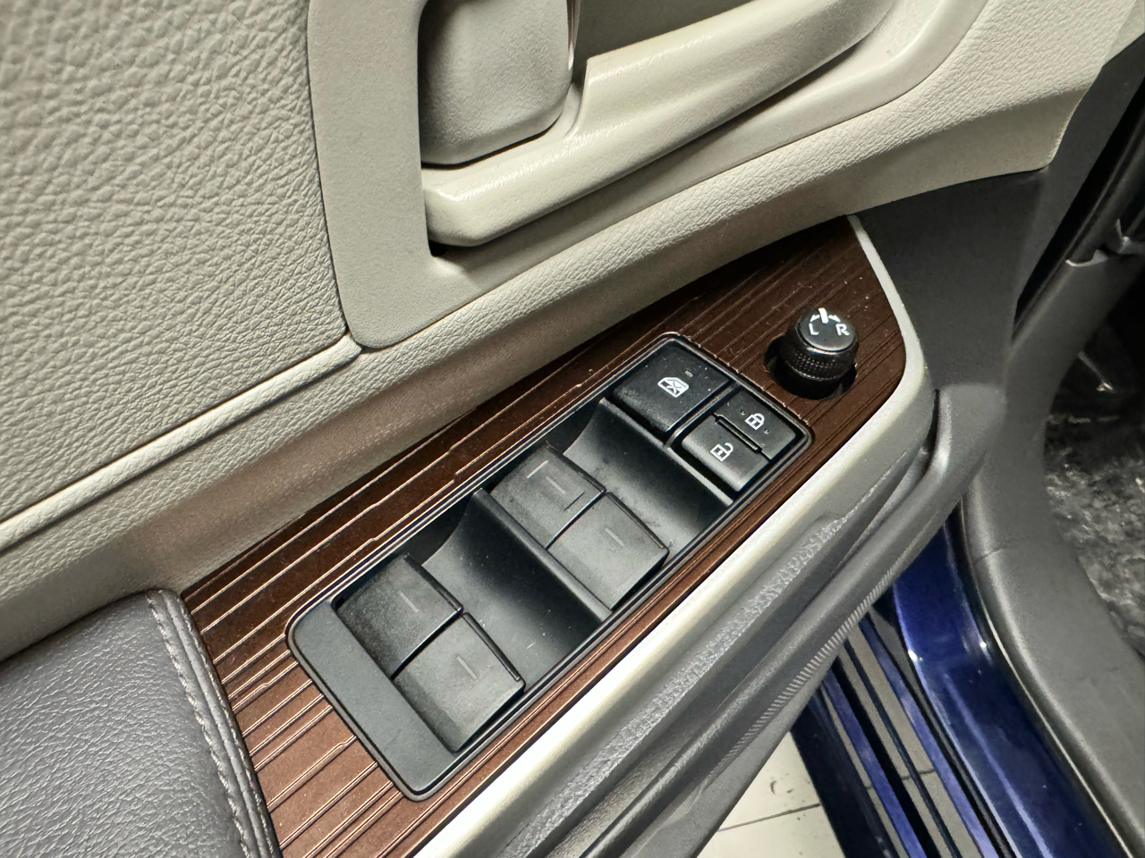 Toyota Sienna LE FWD 8-Passenger (Natl) 2021