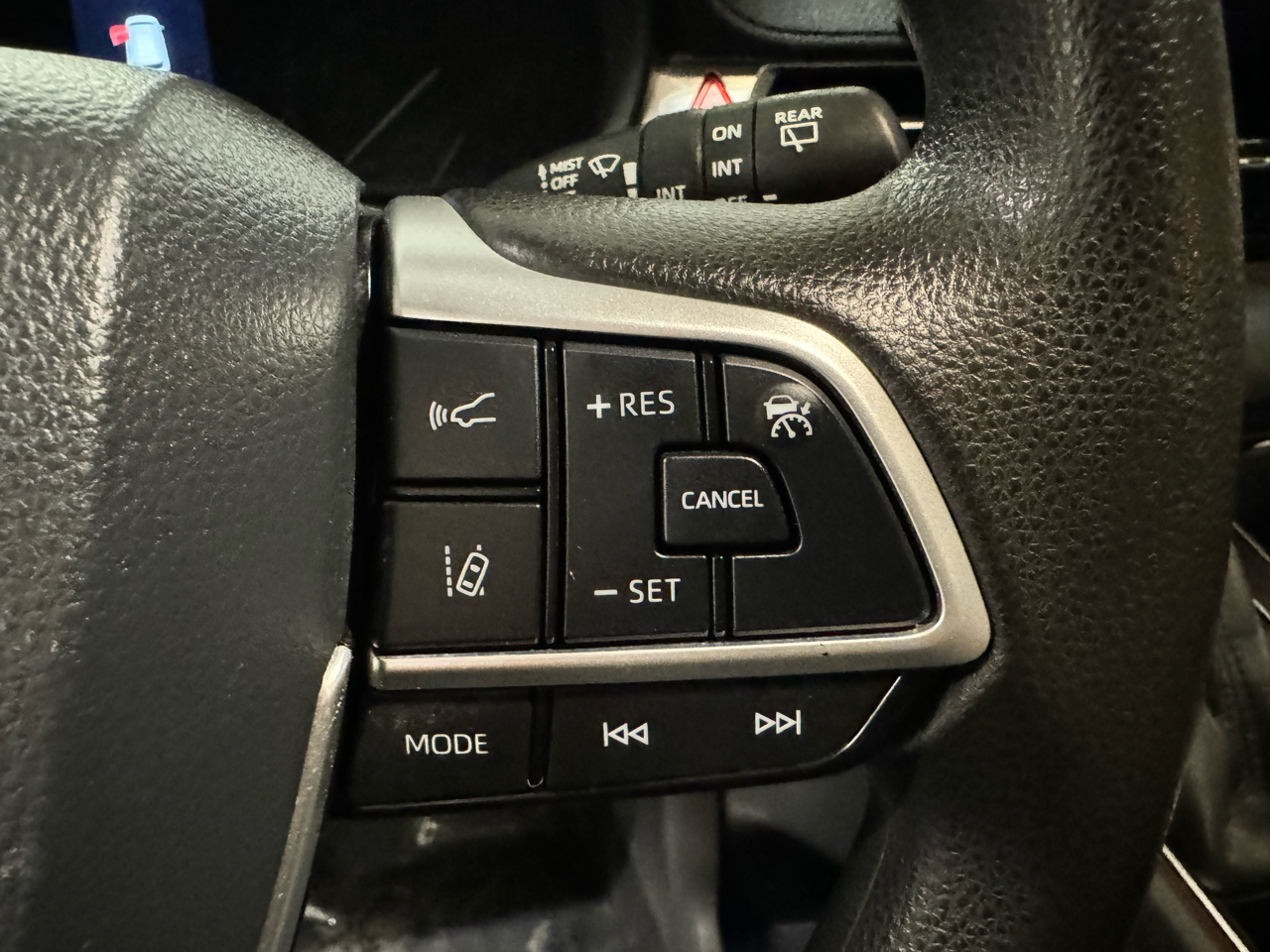 Toyota Sienna LE FWD 8-Passenger (Natl) 2021