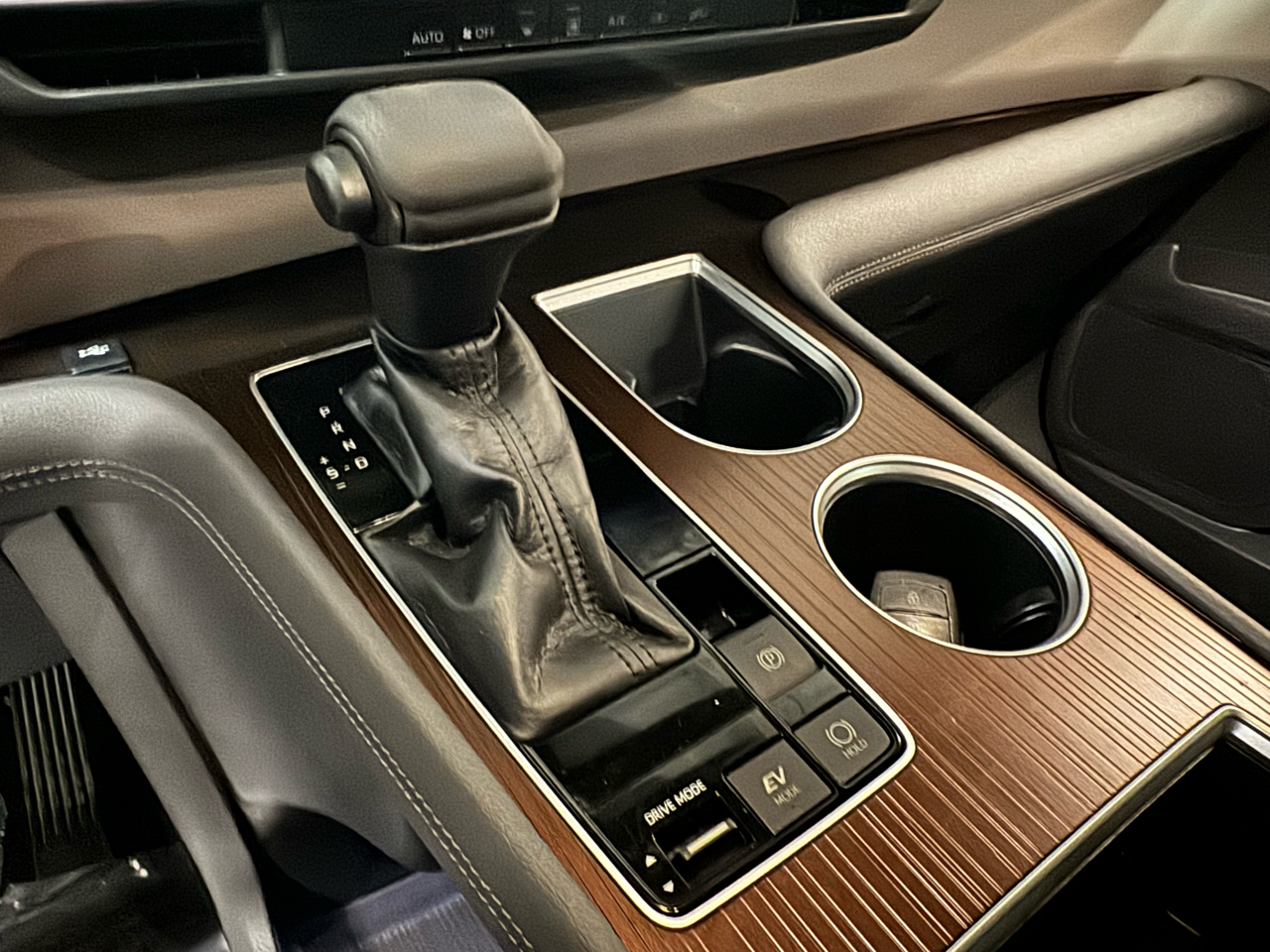 Toyota Sienna LE FWD 8-Passenger (Natl) 2021