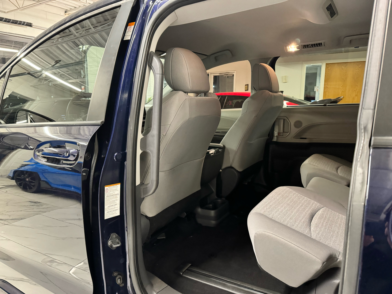 Toyota Sienna LE FWD 8-Passenger (Natl) 2021