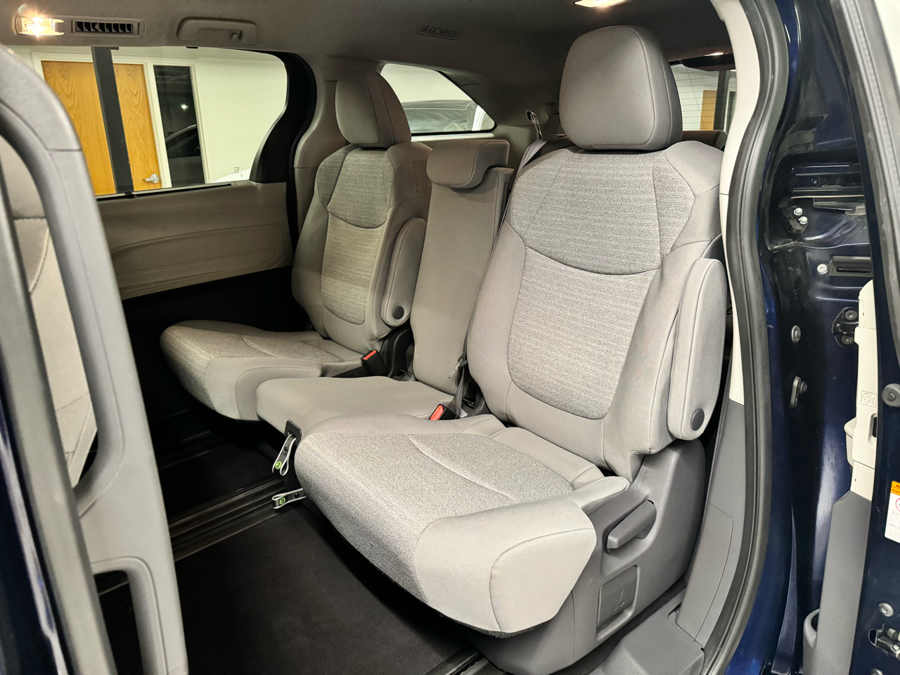 Toyota Sienna LE FWD 8-Passenger (Natl) 2021