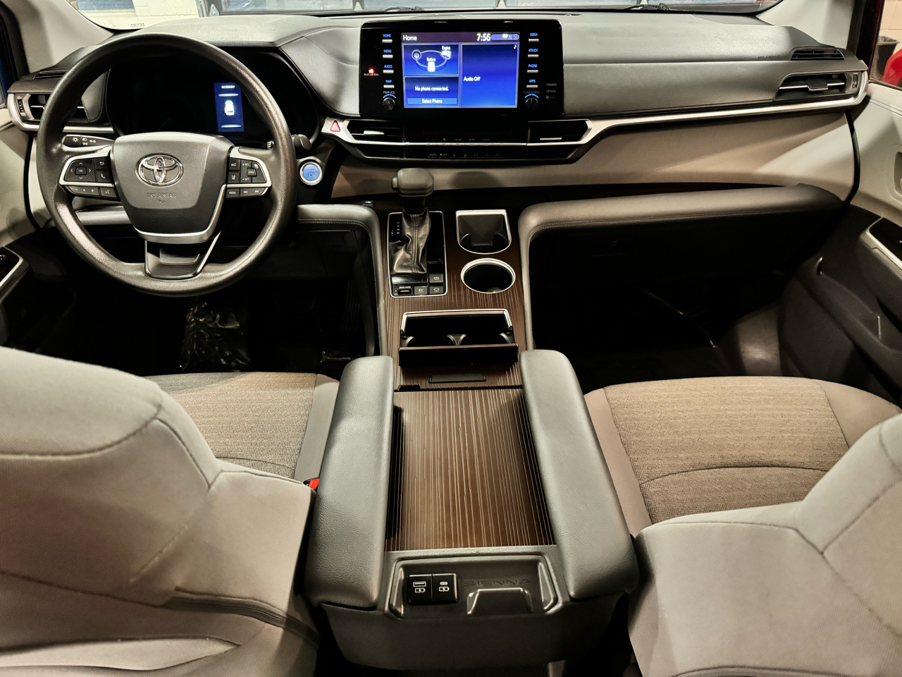 Toyota Sienna LE FWD 8-Passenger (Natl) 2021