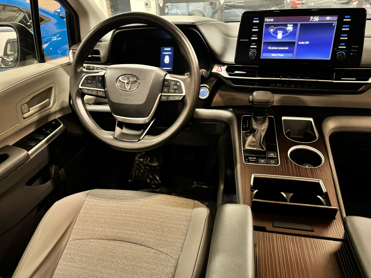 Toyota Sienna LE FWD 8-Passenger (Natl) 2021