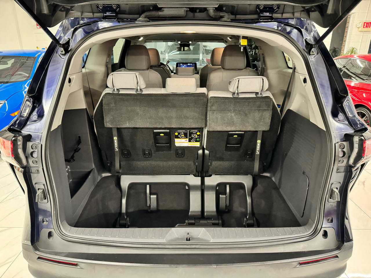 Toyota Sienna LE FWD 8-Passenger (Natl) 2021