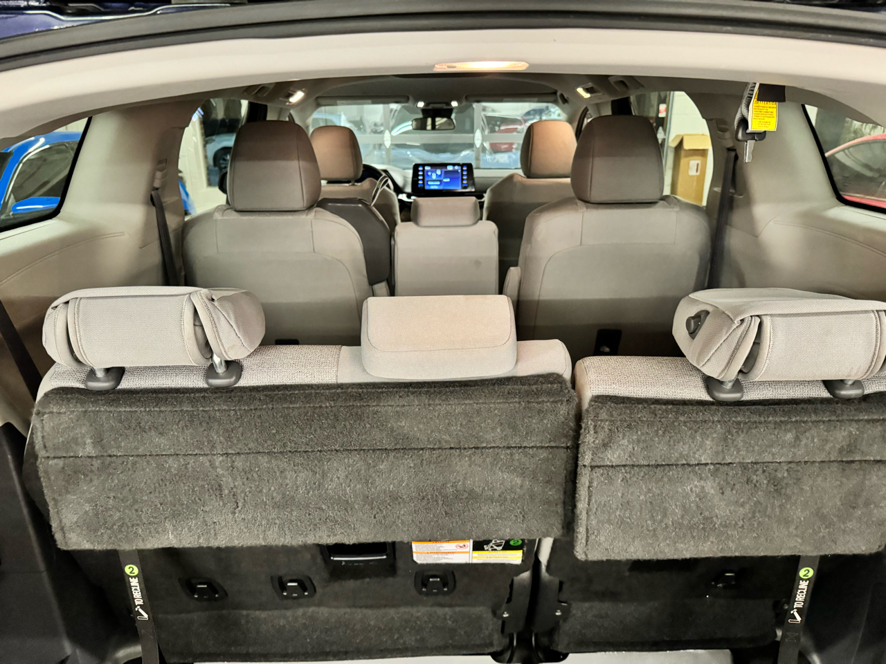 Toyota Sienna LE FWD 8-Passenger (Natl) 2021