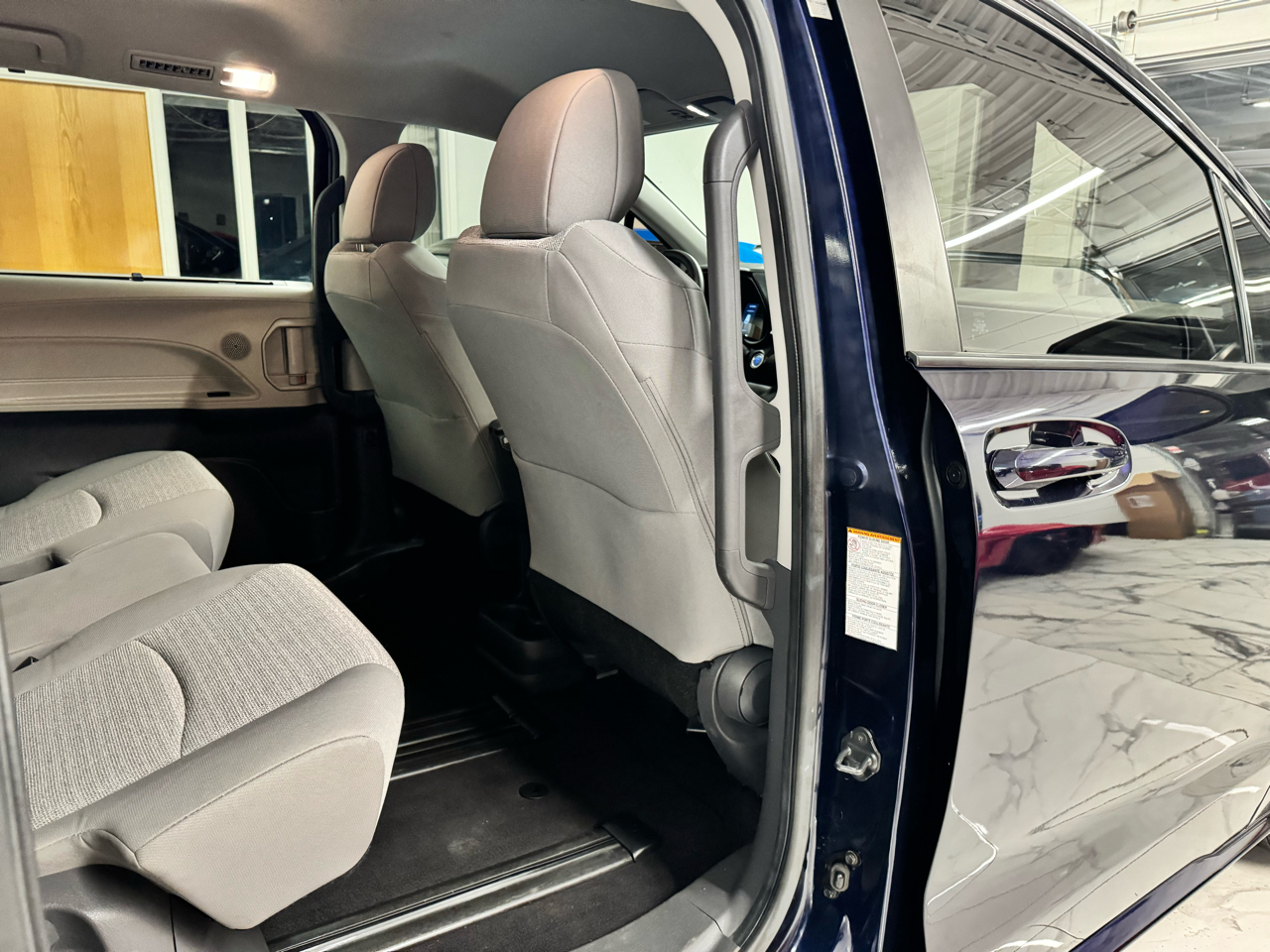 Toyota Sienna LE FWD 8-Passenger (Natl) 2021