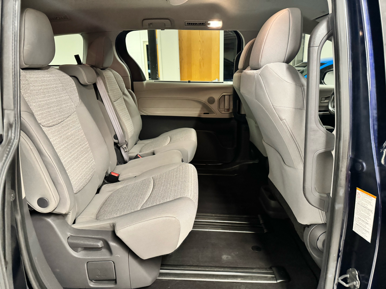 Toyota Sienna LE FWD 8-Passenger (Natl) 2021