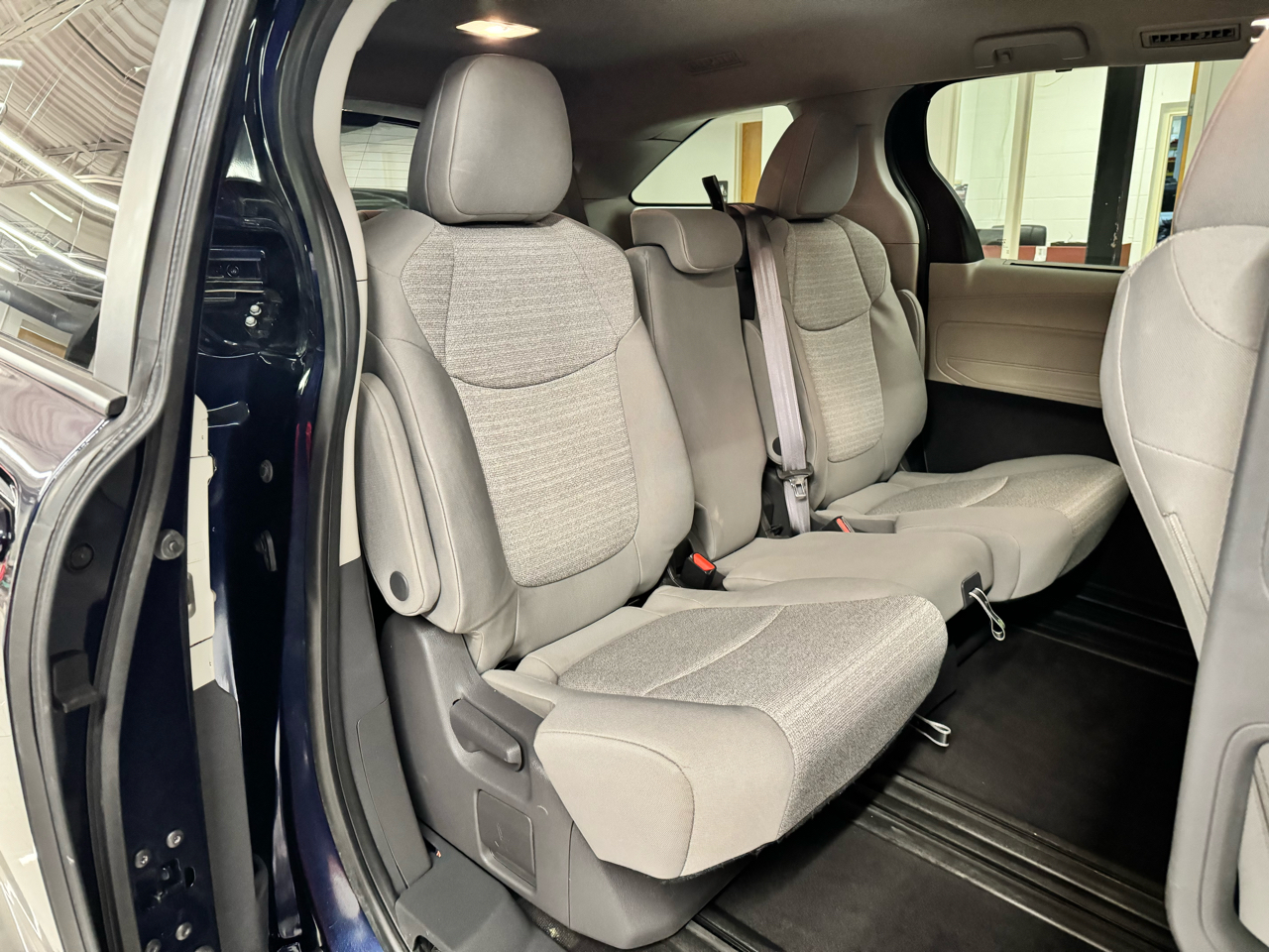 Toyota Sienna LE FWD 8-Passenger (Natl) 2021