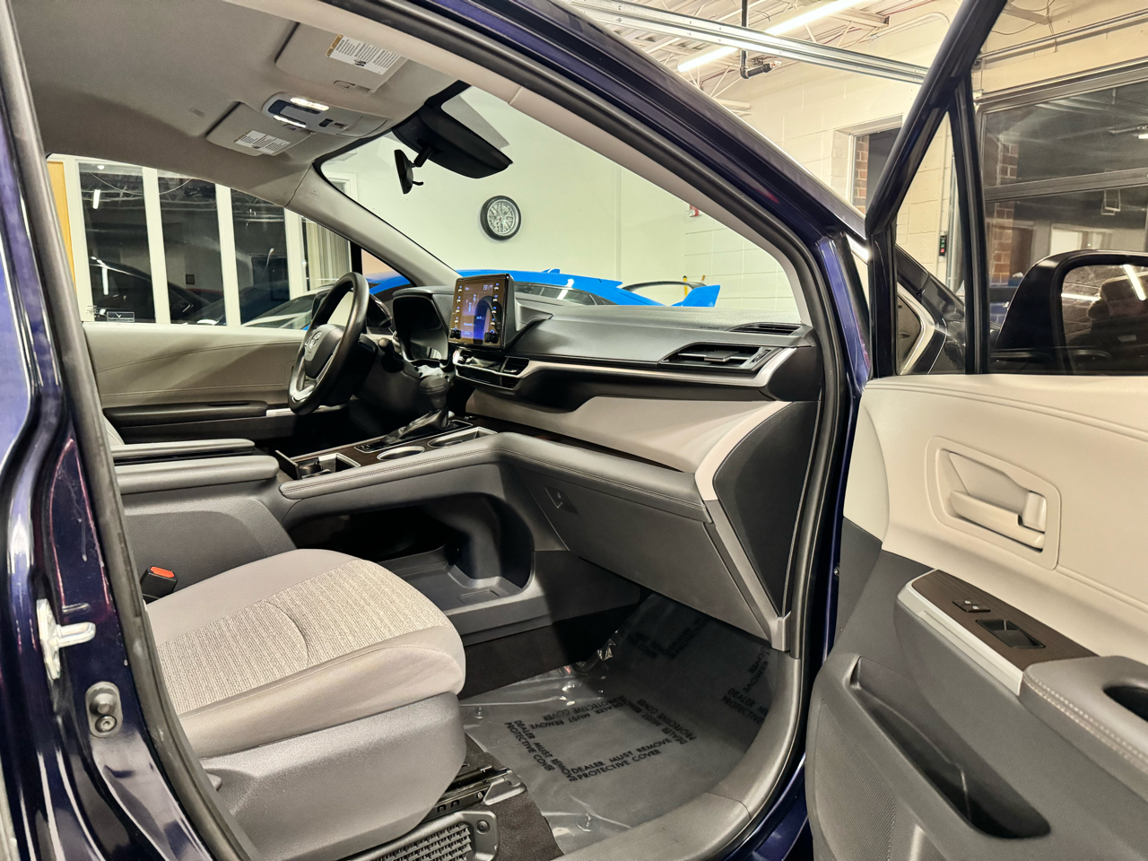 Toyota Sienna LE FWD 8-Passenger (Natl) 2021