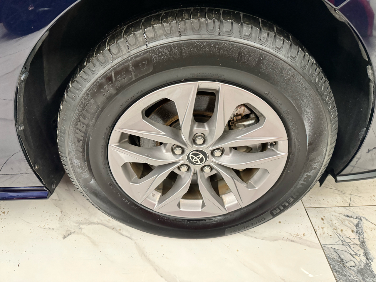 Toyota Sienna LE FWD 8-Passenger (Natl) 2021