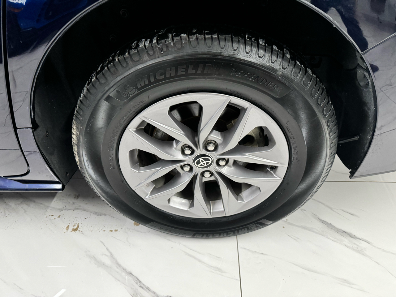 Toyota Sienna LE FWD 8-Passenger (Natl) 2021