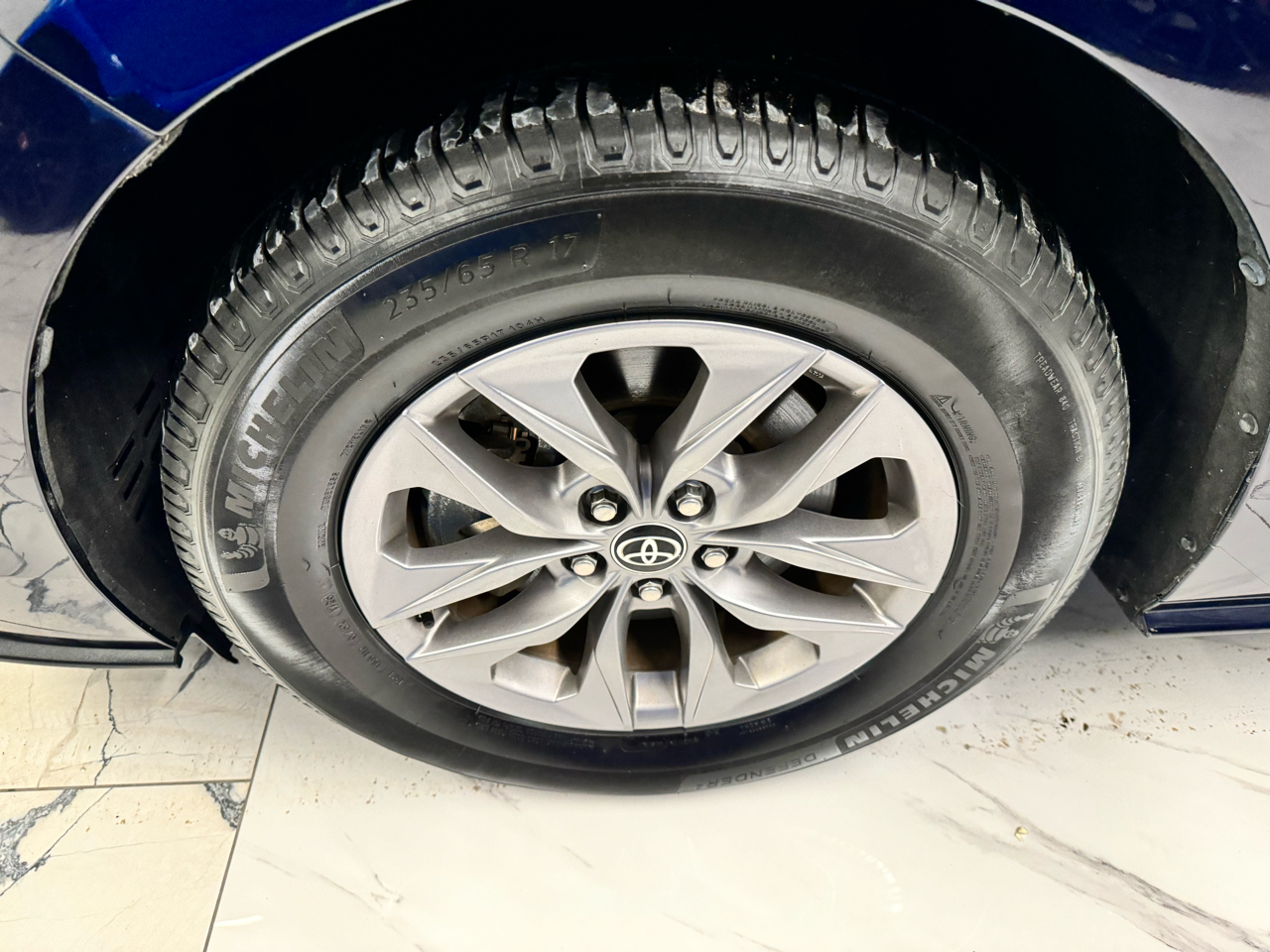 Toyota Sienna LE FWD 8-Passenger (Natl) 2021