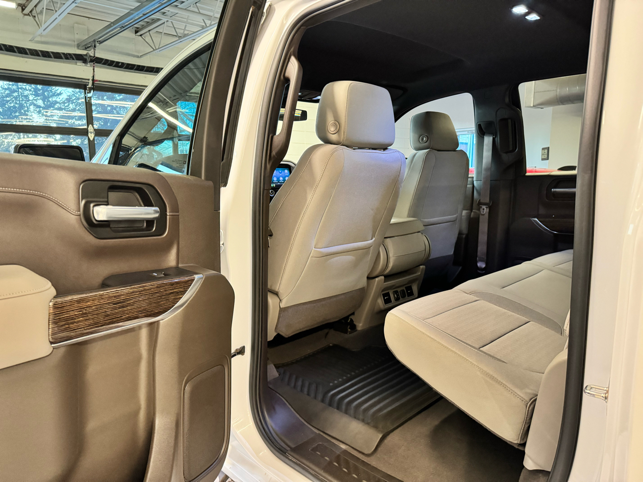 GMC Sierra 1500 4WD Crew Cab 147" SLE 2020