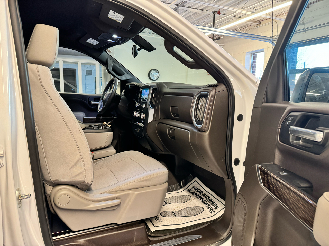 GMC Sierra 1500 4WD Crew Cab 147" SLE 2020