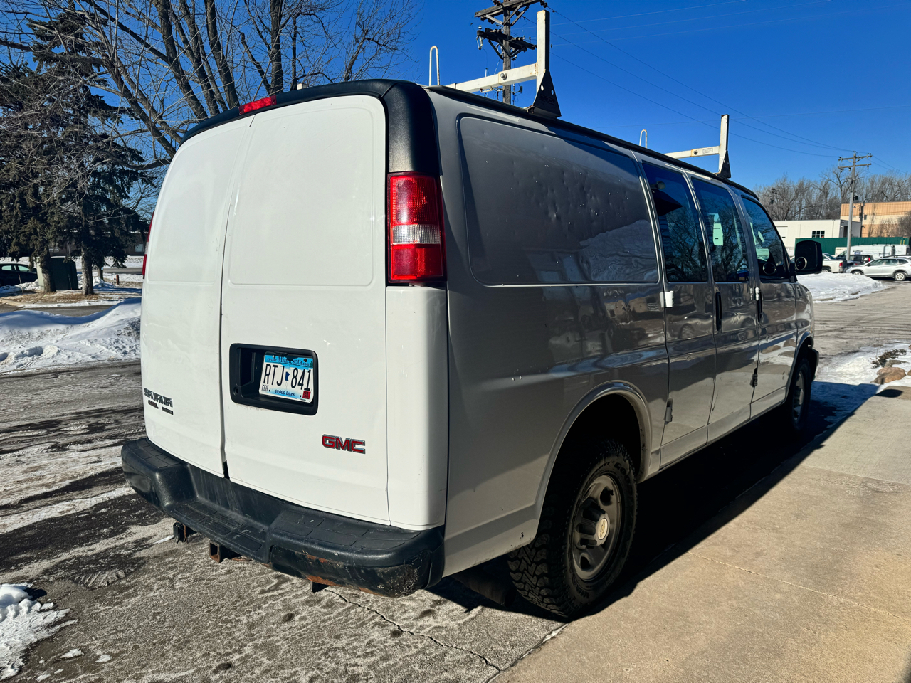 GMC Savana Cargo Van RWD 2500 135" 2016