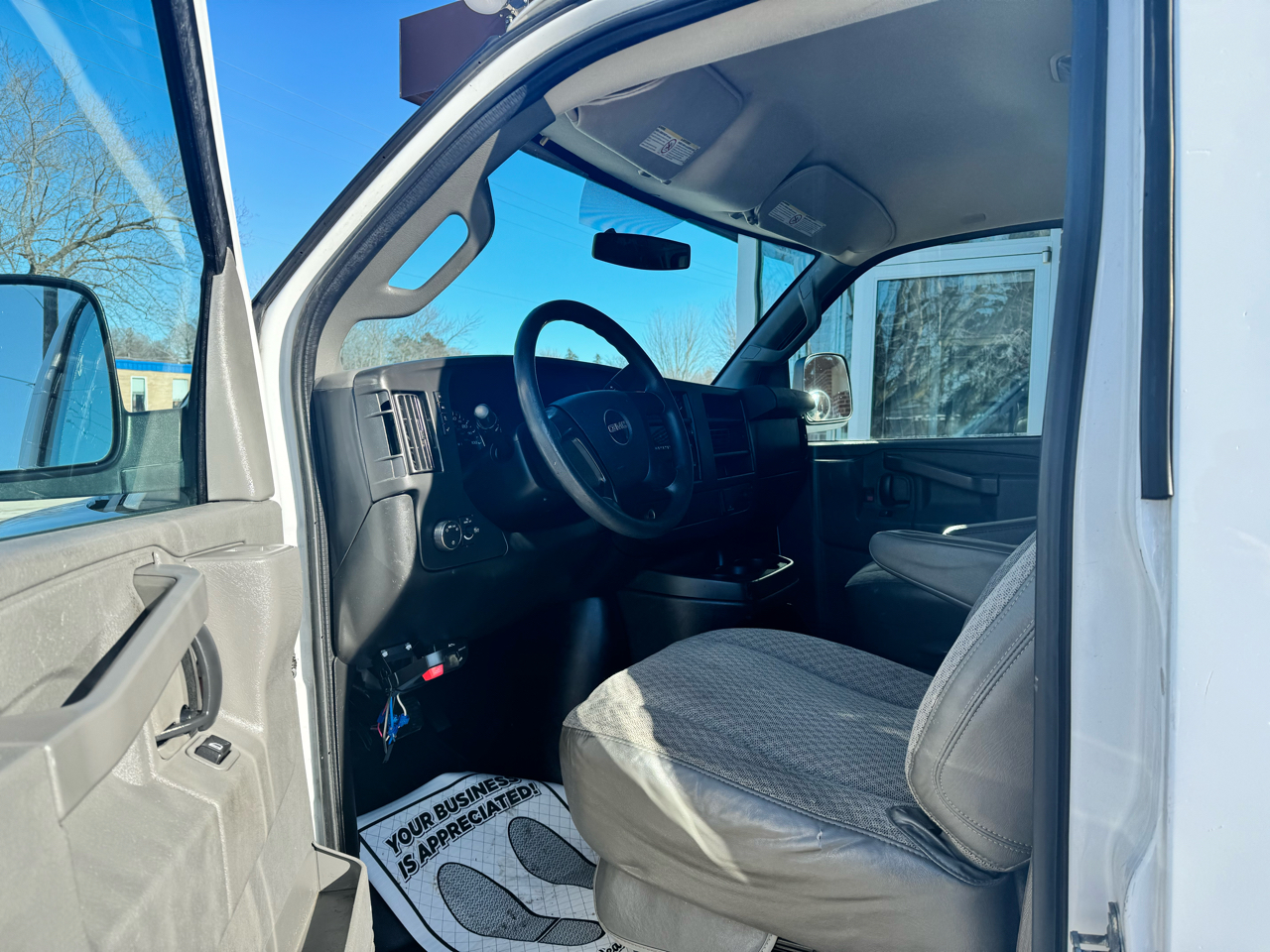 GMC Savana Cargo Van RWD 2500 135" 2016