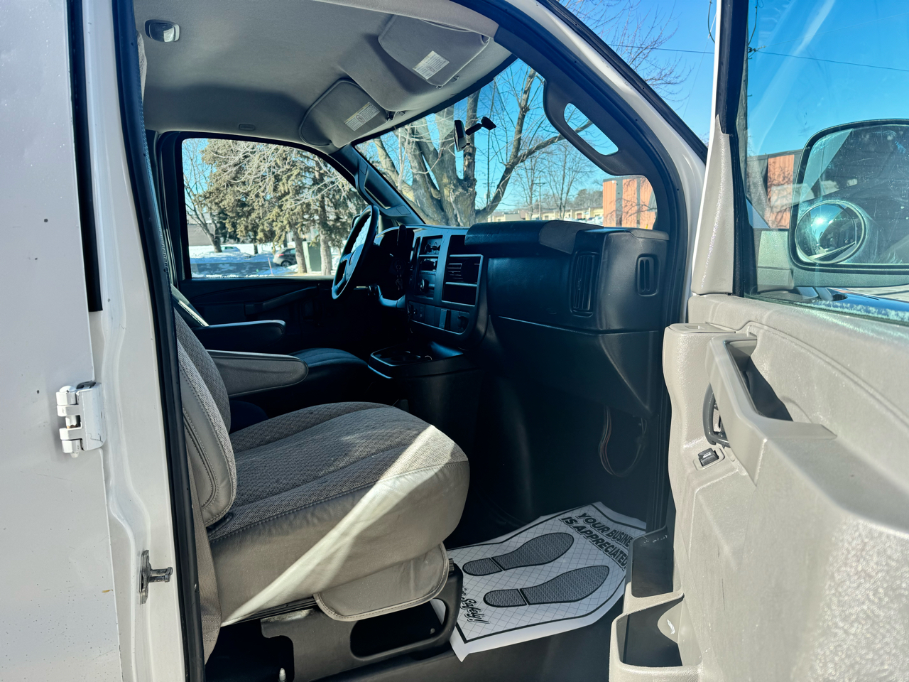 GMC Savana Cargo Van RWD 2500 135" 2016