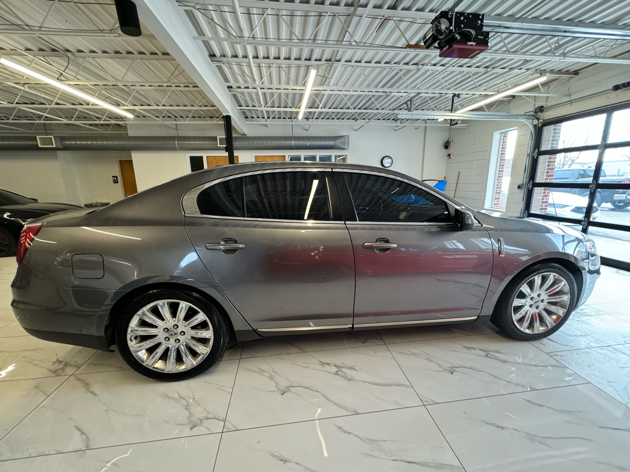 Lincoln MKS 4dr Sdn 3.5L AWD w/EcoBoost 2011