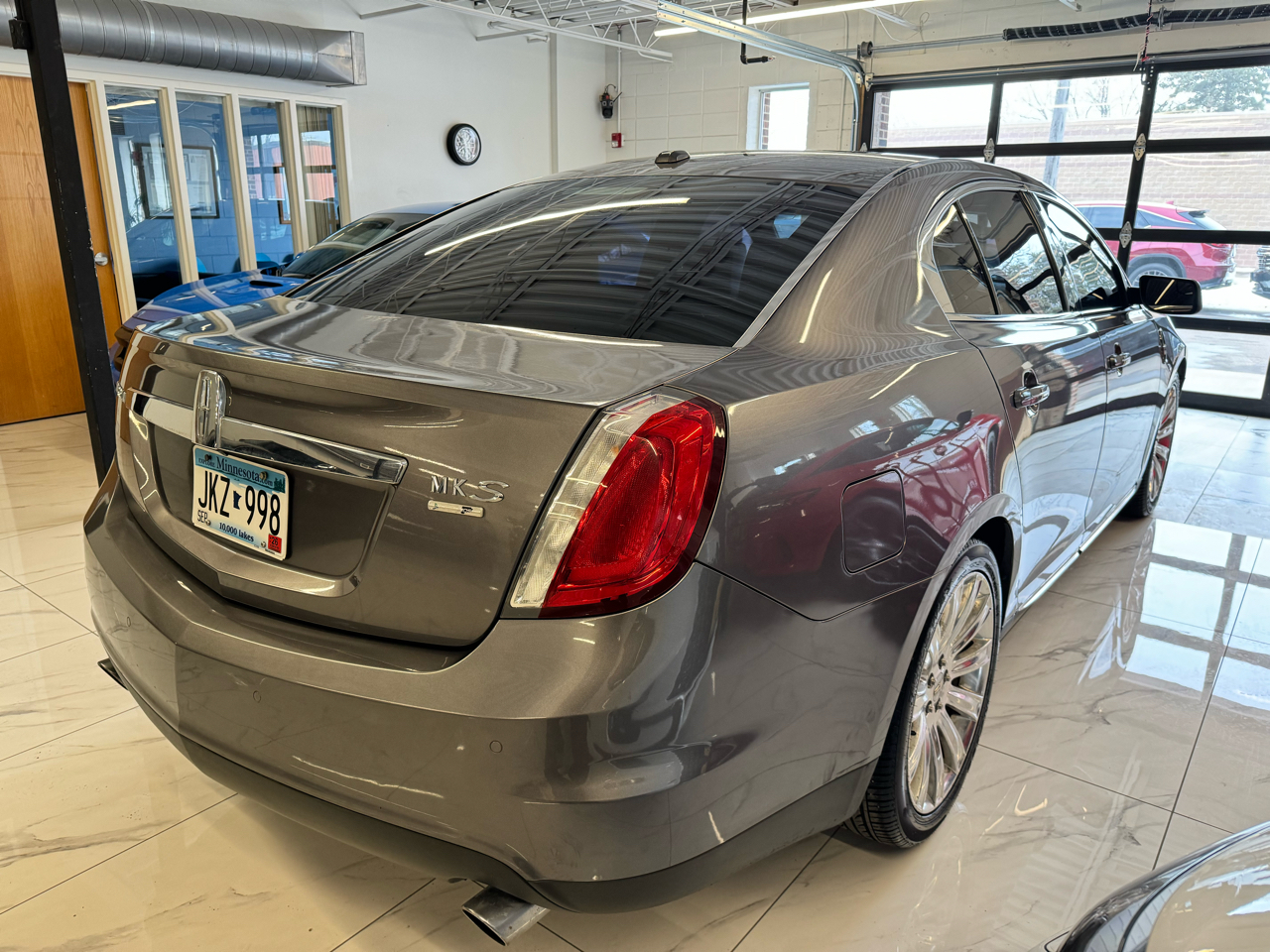 Lincoln MKS 4dr Sdn 3.5L AWD w/EcoBoost 2011