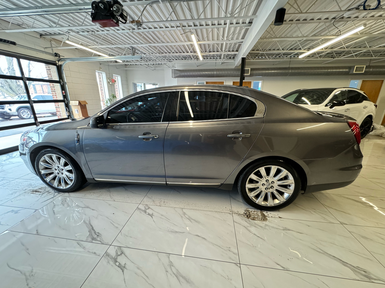 Lincoln MKS 4dr Sdn 3.5L AWD w/EcoBoost 2011