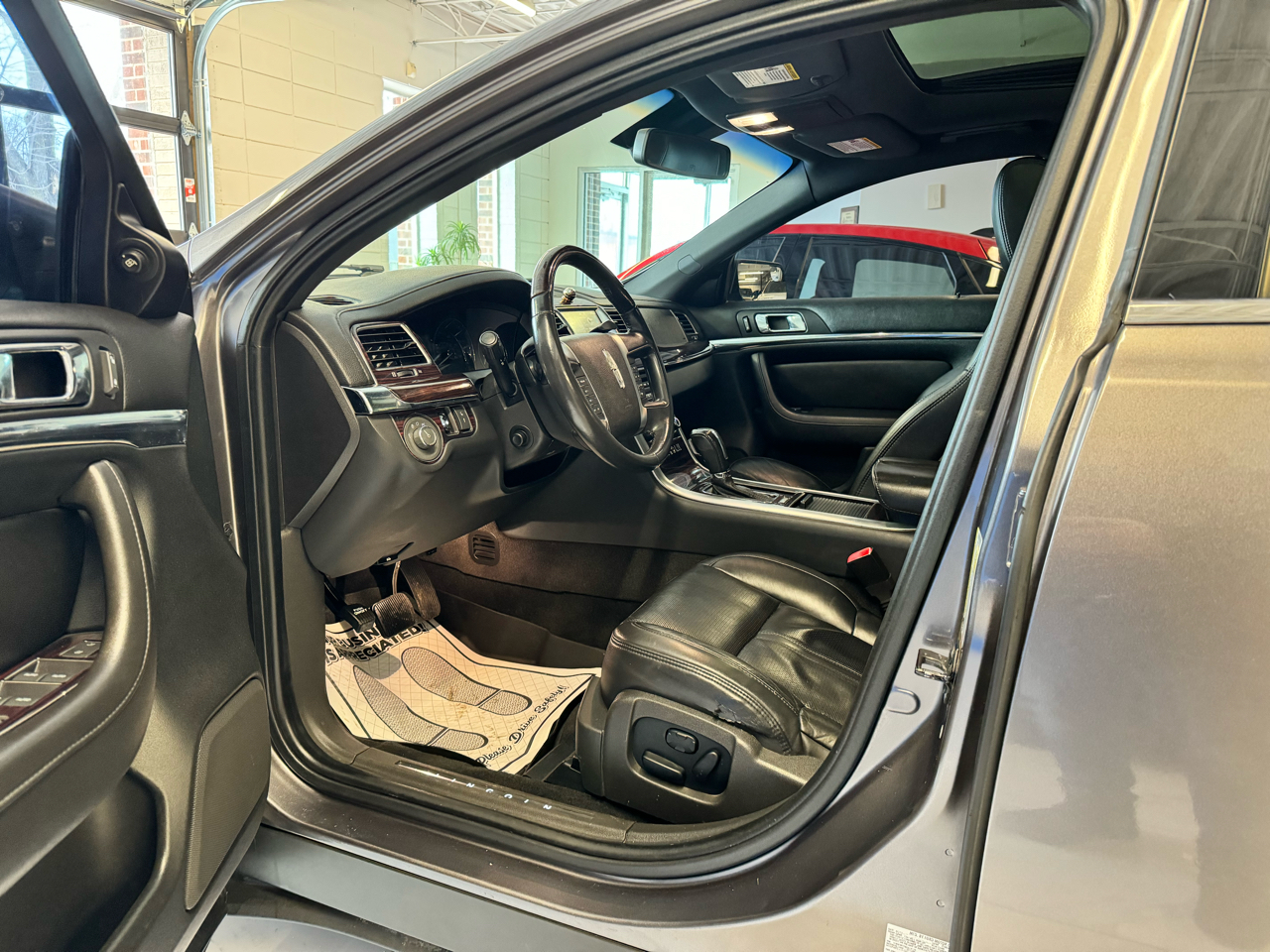 Lincoln MKS 4dr Sdn 3.5L AWD w/EcoBoost 2011