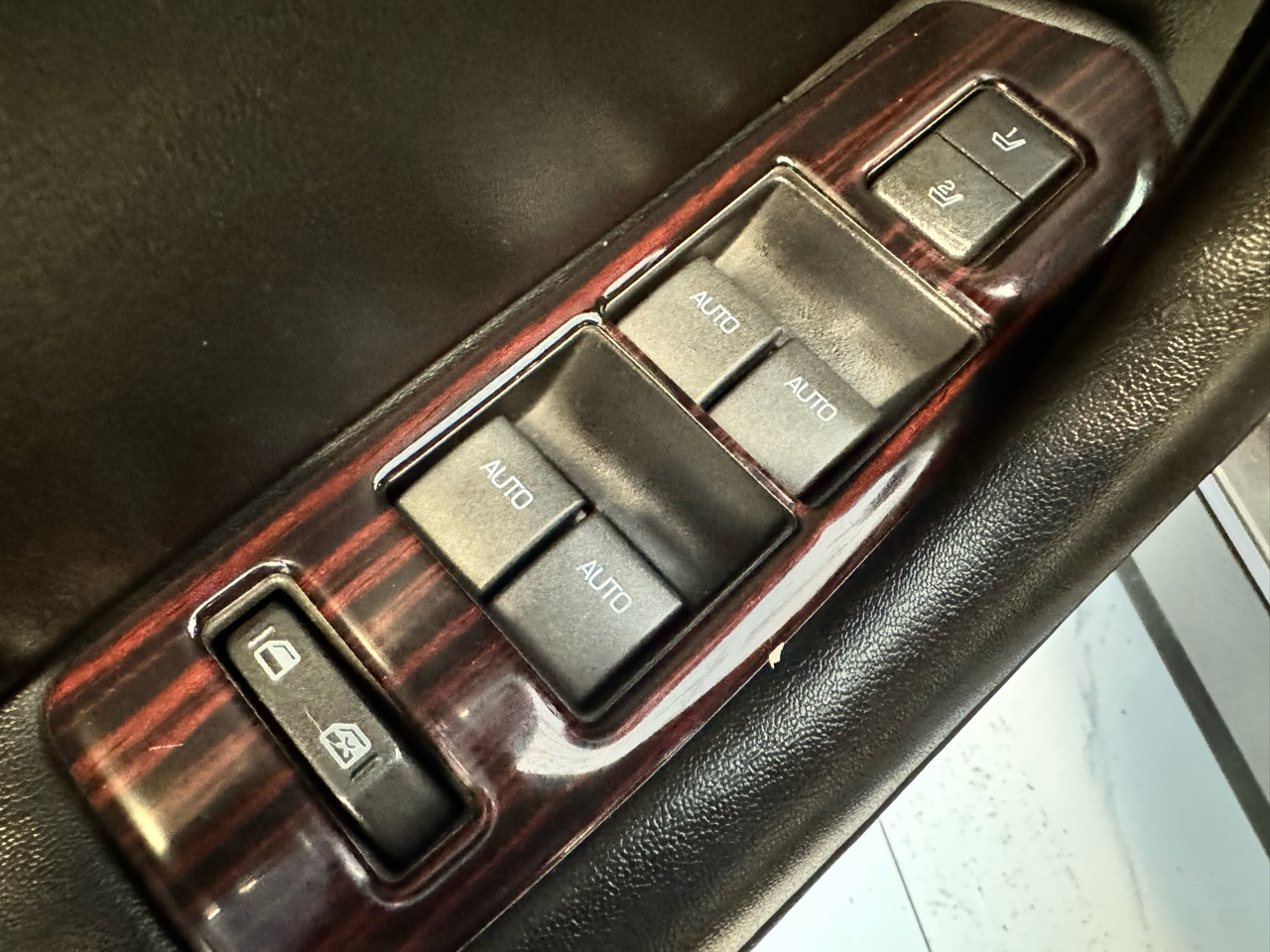 Lincoln MKS 4dr Sdn 3.5L AWD w/EcoBoost 2011